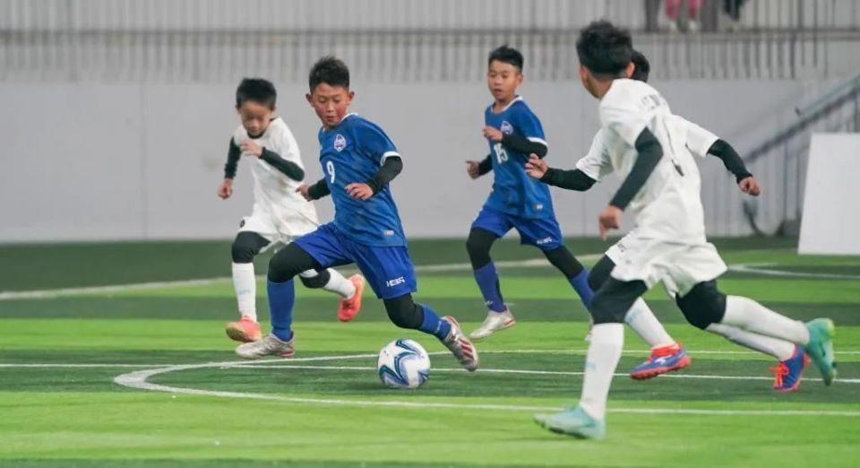 河北省第六届“冀萌杯”青少年足球赛在“雪如意”开赛