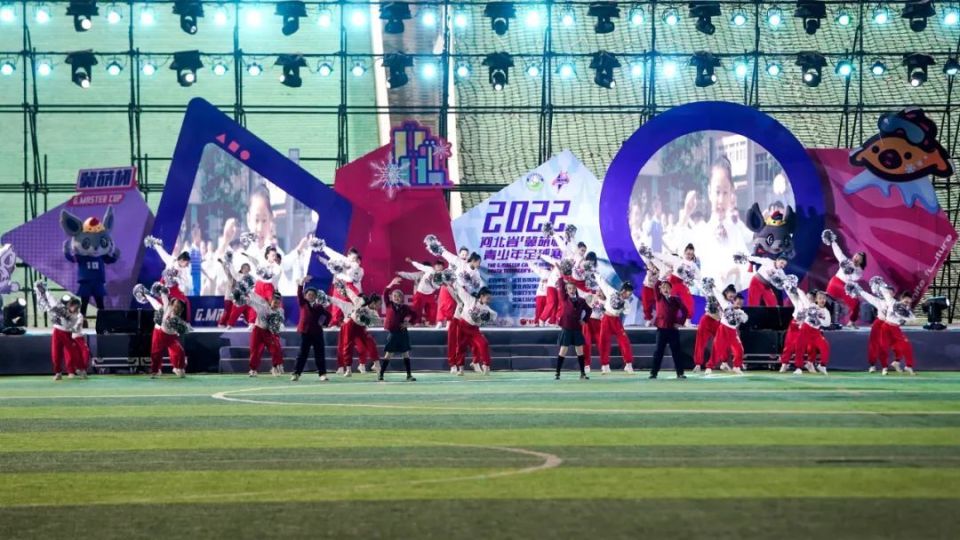 河北省第六届“冀萌杯”青少年足球赛在“雪如意”开赛