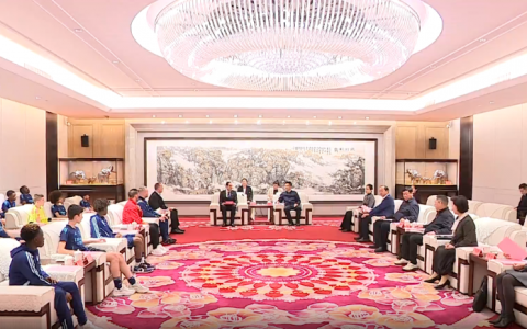 马宇骏会见英国阿森纳足球俱乐部青训队一行