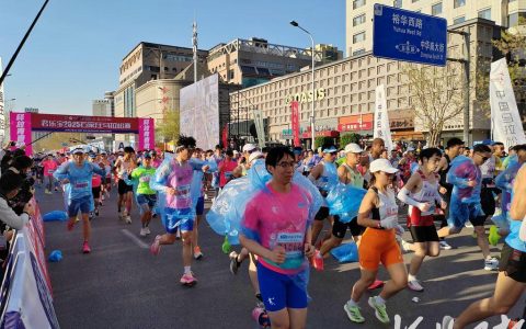 君乐宝2025石家庄马拉松赛举办