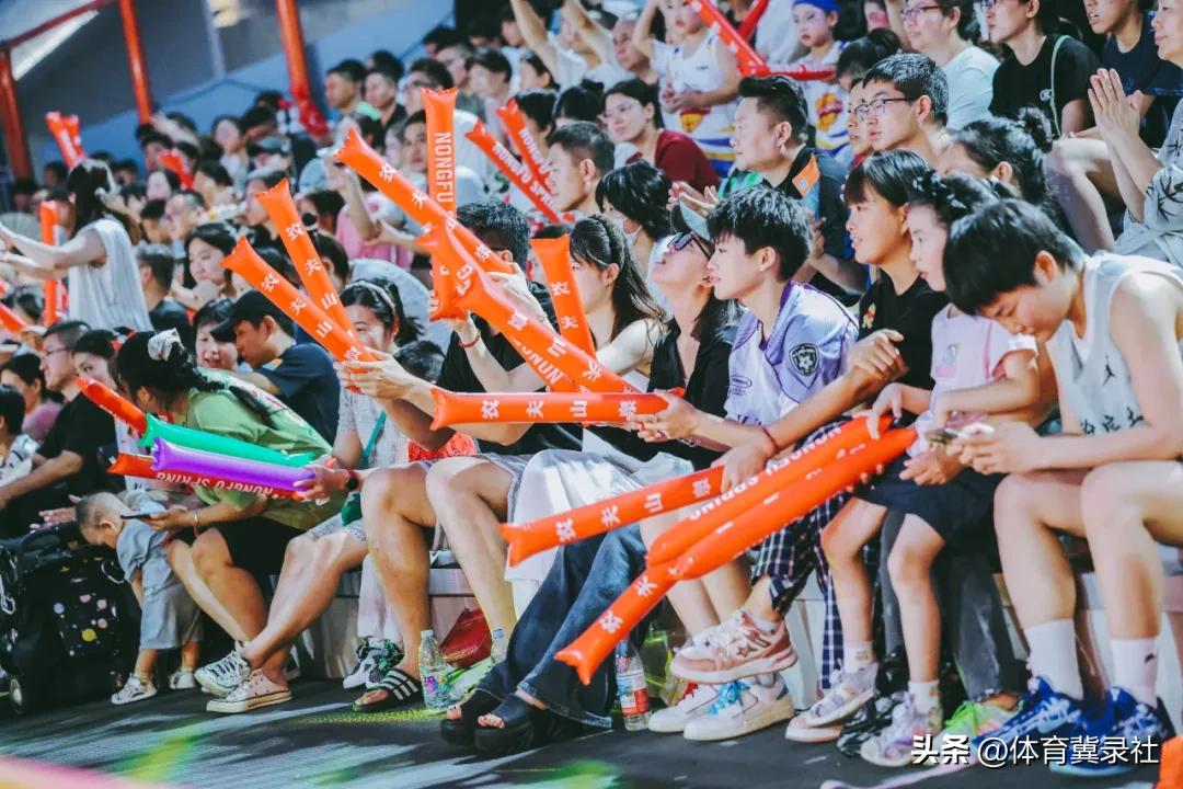 “庄篮”（公开组）女子冠军队伍诞生
