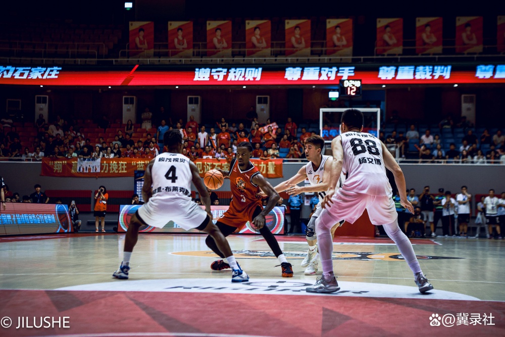 主场继续不败 石家庄翔蓝92:89胜合肥狂风峻茂