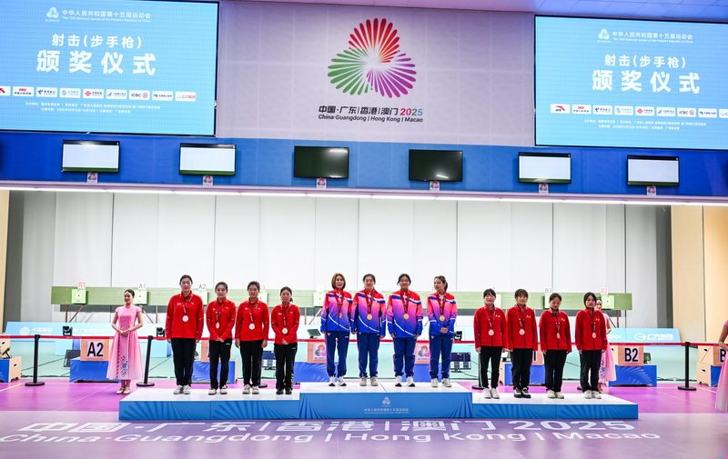 河北女将10米气手枪团体摘银
