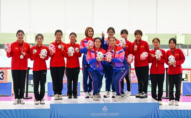 河北女将10米气手枪团体摘银
