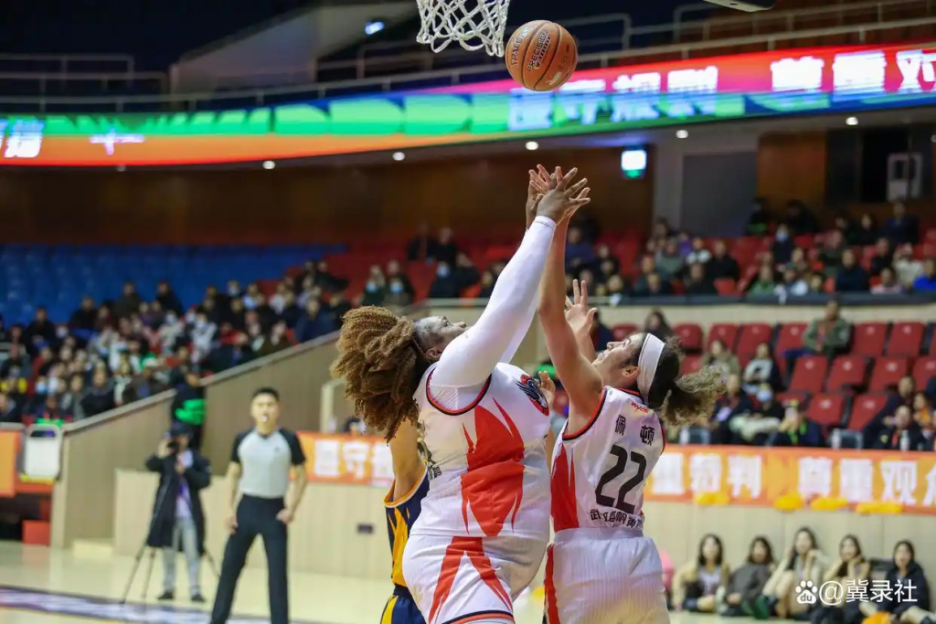 三双领衔+三分破局！武汉盛帆黄鹤84-80险胜石家庄英励