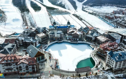 冬奥遗产焕新！2025-2026全国单板和自由式滑雪U系列赛燃动河北崇礼