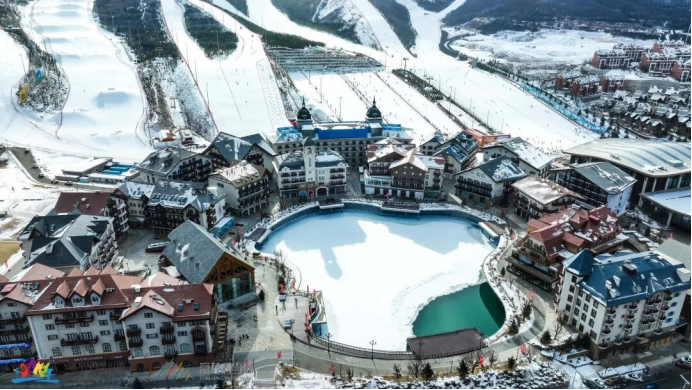 冬奥遗产焕新！2025-2026全国单板和自由式滑雪U系列赛燃动河北崇礼