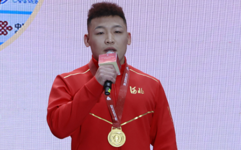 冠军来了 | 李培隆：扛起河北男子自由式摔跤37年的期盼 实现历史零突破